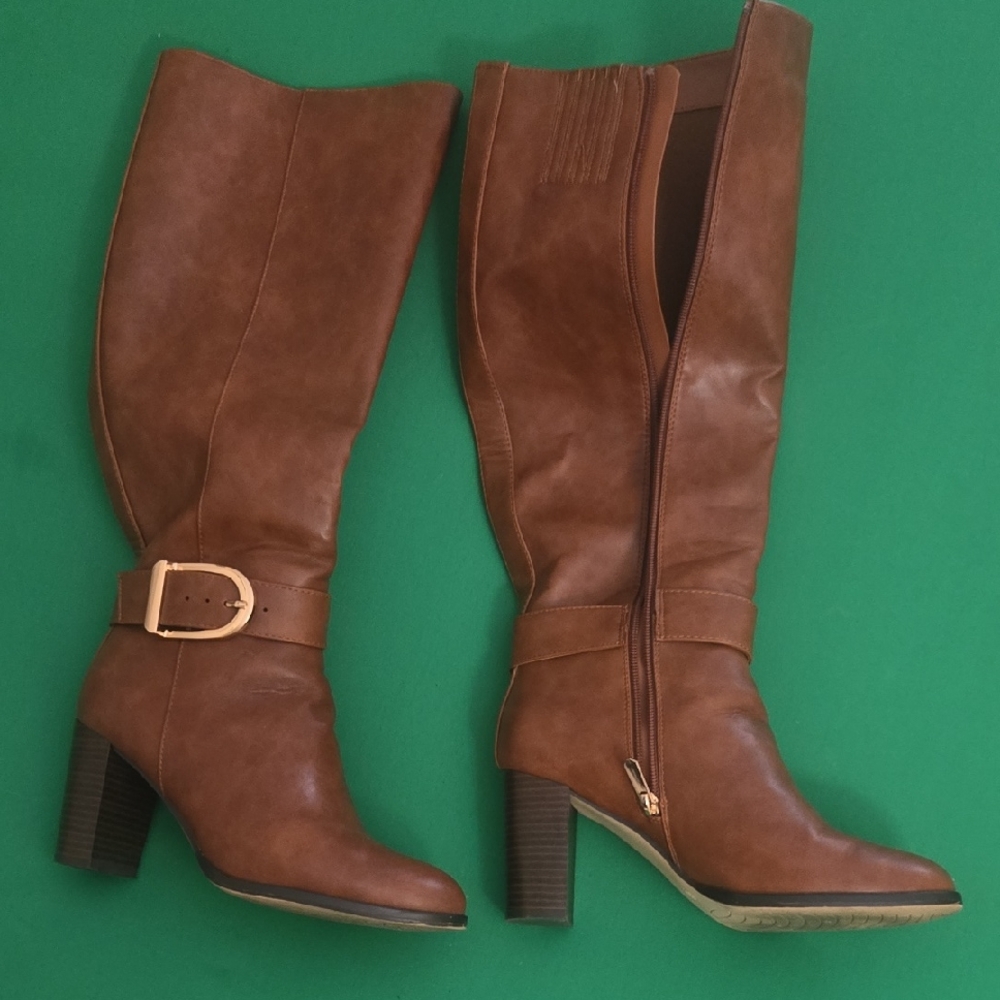 Elegant Brown Heeled Boots